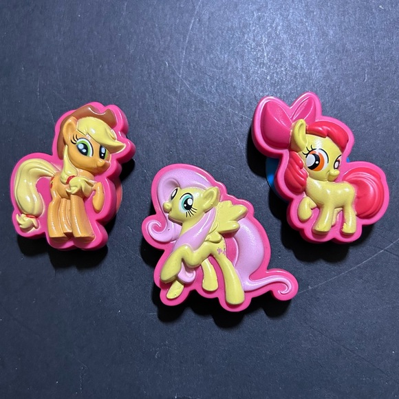 NINE 1.75-inch little pony with suction cup - Picture 3 of 5